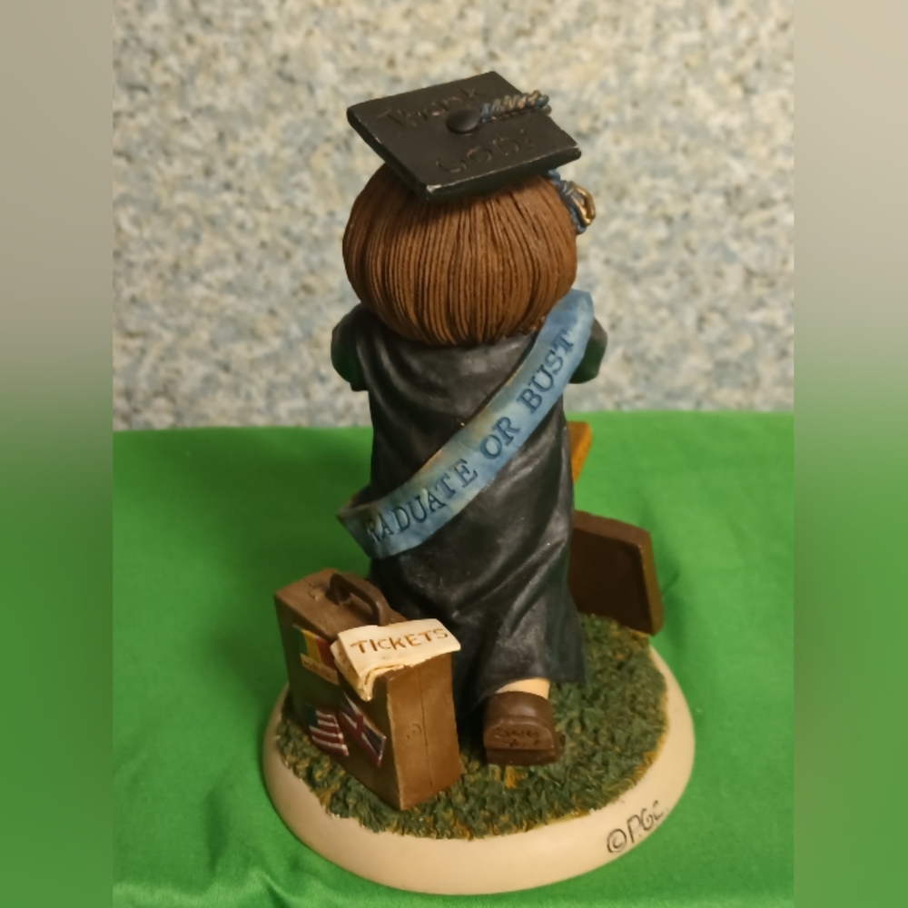 𝐙𝐢𝐧𝐠𝐥𝐞 𝐁𝐞𝐫𝐫𝐲 𝐂𝐞𝐫𝐚𝐦𝐢𝐜  𝟏𝟗𝟗𝟖 𝐆𝐫𝐚𝐝𝐮𝐚𝐭𝐞 𝐒𝐭𝐚𝐭𝐮𝐞🟡 - Picture 8 of 12